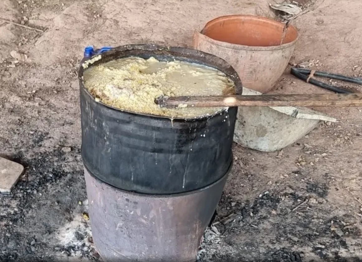 policiais civis encontraram um tacho onde estava sendo cozida a carne do animal silvestre