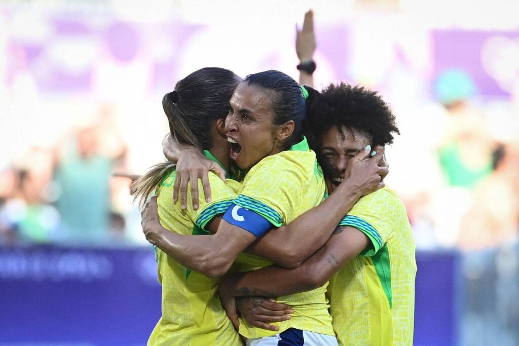 marta-azucrina-arbitragem,-decide-partida-e-pede-mais-30-minutos-em-campo