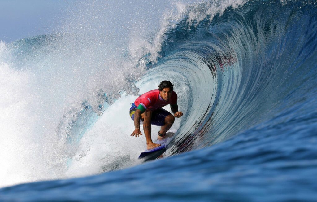 surfe-brasileiro-estreia-em-paris-24-com-2-classificados-e-1-na-repescagem