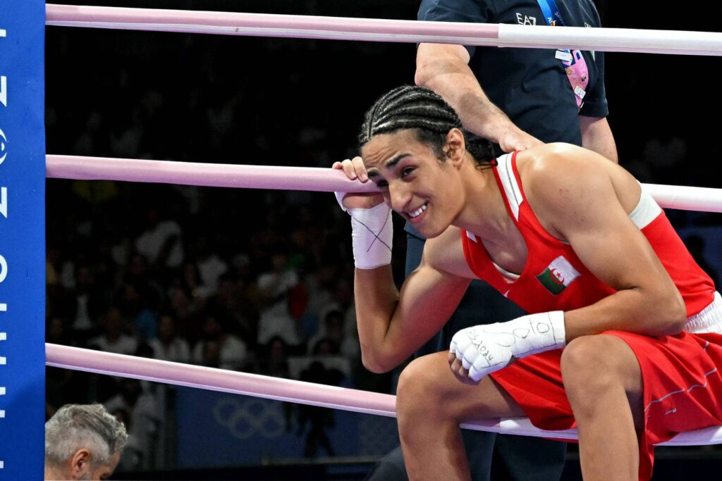 boxeadora-que-falhou-em-teste-de-genero-vence-primeira-luta-em-46-segundos-em-paris-2024