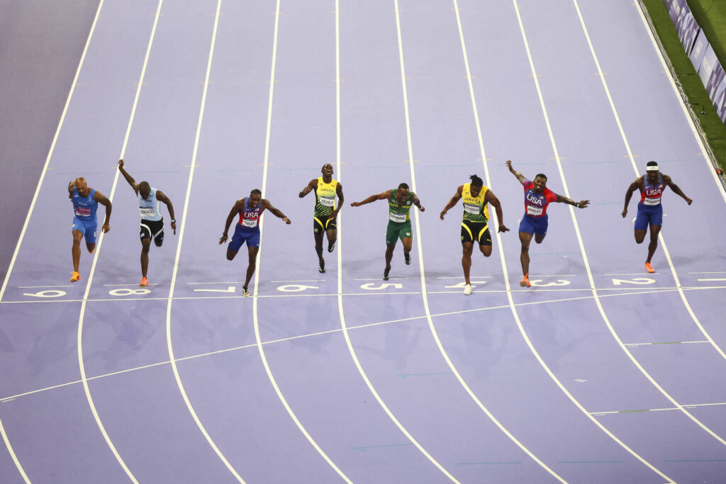 de-ultimo-a-primeiro-em-60-metros,-noah-lyles-vive-noite-historica-no-stade-de-france