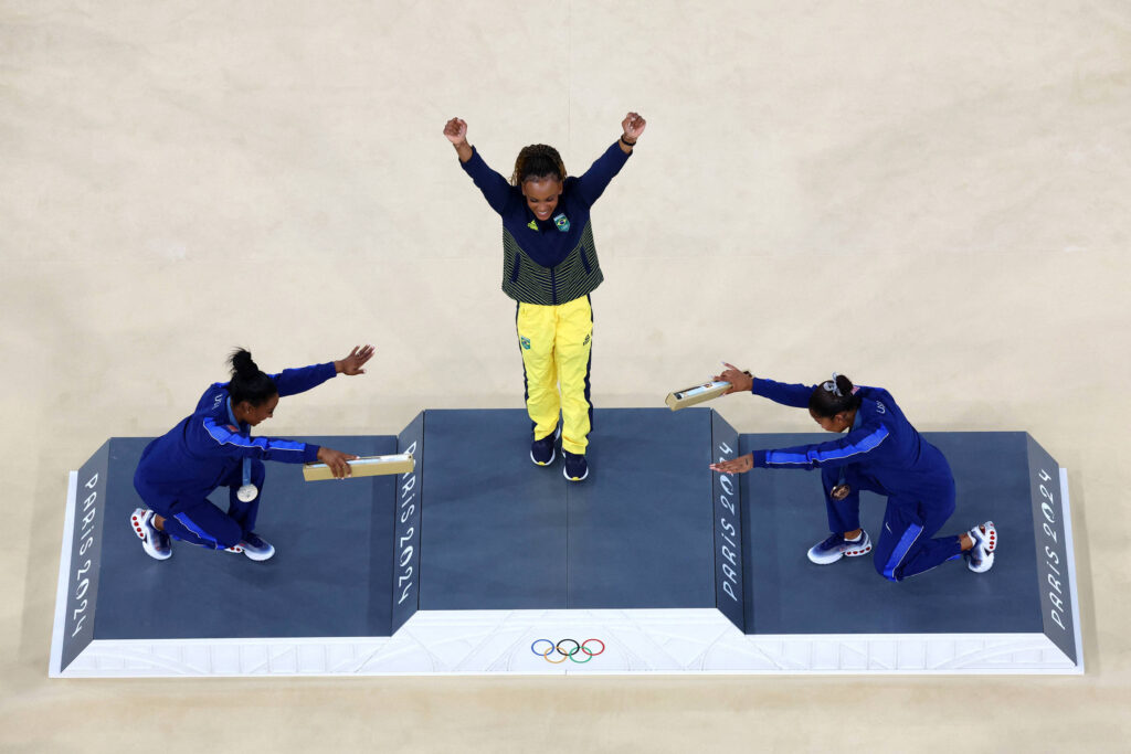 biles-e-jordan-festejam-rebeca-e-o-‘black-podium’