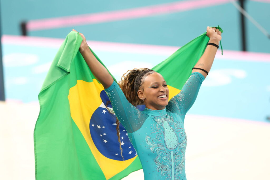 entenda-as-tres-cirurgias-que-rebeca-andrade,-medalhista-olimpica,-fez-no-joelho