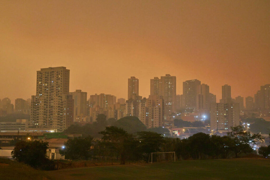 saiba-como-se-proteger-dos-efeitos-do-ar-seco-e-poluido-por-fumaca-e-fuligem