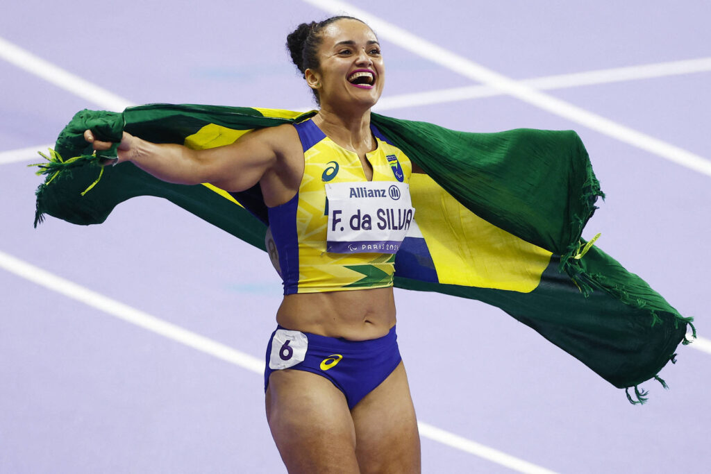 fernanda-yara-da-silva-vence-duelo-equilibradissimo-e-conquista-ouro-no-atletismo