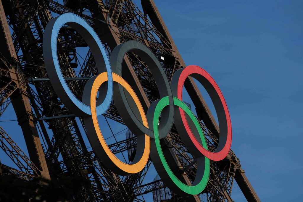 paris-vai-manter-aneis-olimpicos-na-torre-eiffel-apos-jogos-paralimpicos