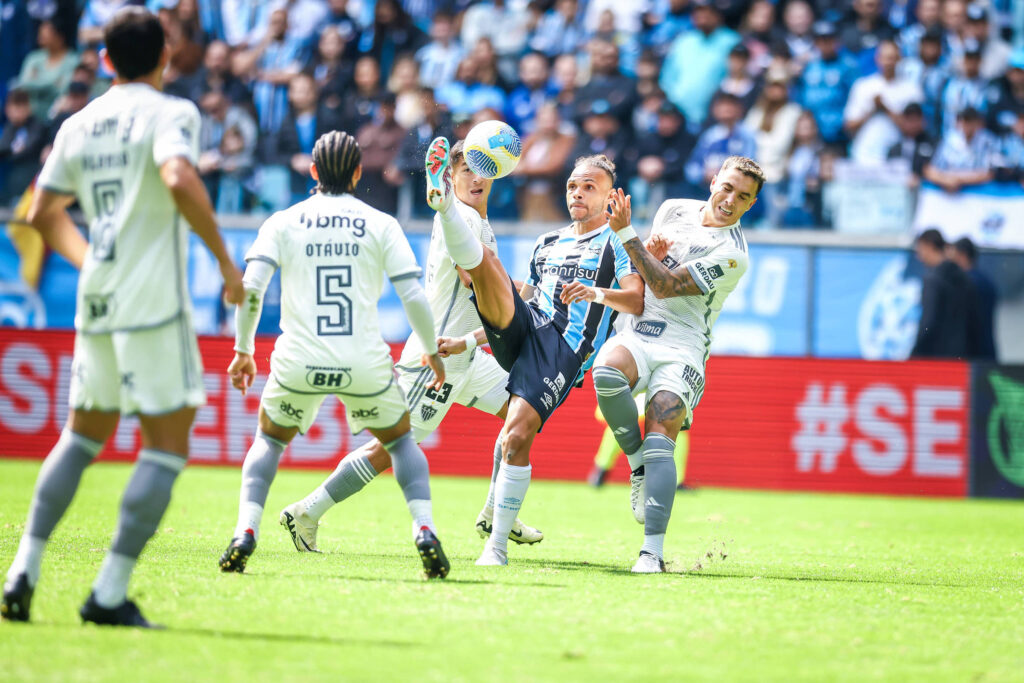 gremio-vai-da-euforia-a-decepcao-no-primeiro-jogo-em-sua-arena-apos-enchentes