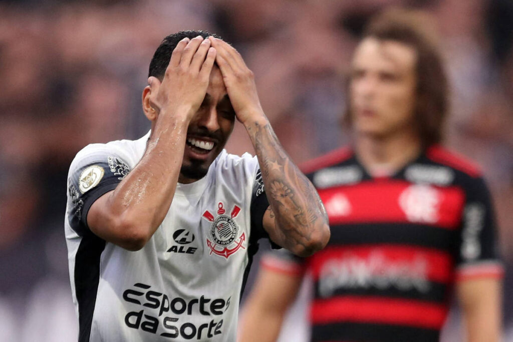 alvo-de-operacao-policial,-patrocinadora-preocupa-corinthians-e-palmeiras