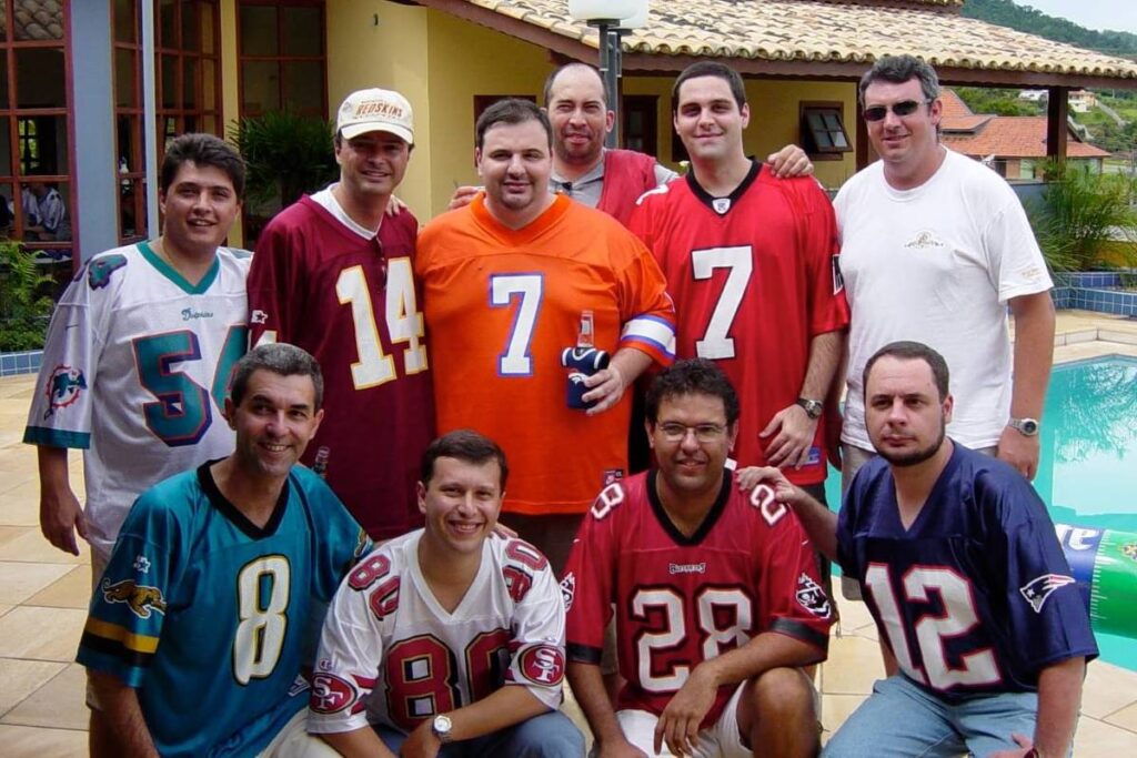 fas-brasileiros-que-viam-nfl-quando-nem-passava-no-brasil-celebram-jogo-em-sp