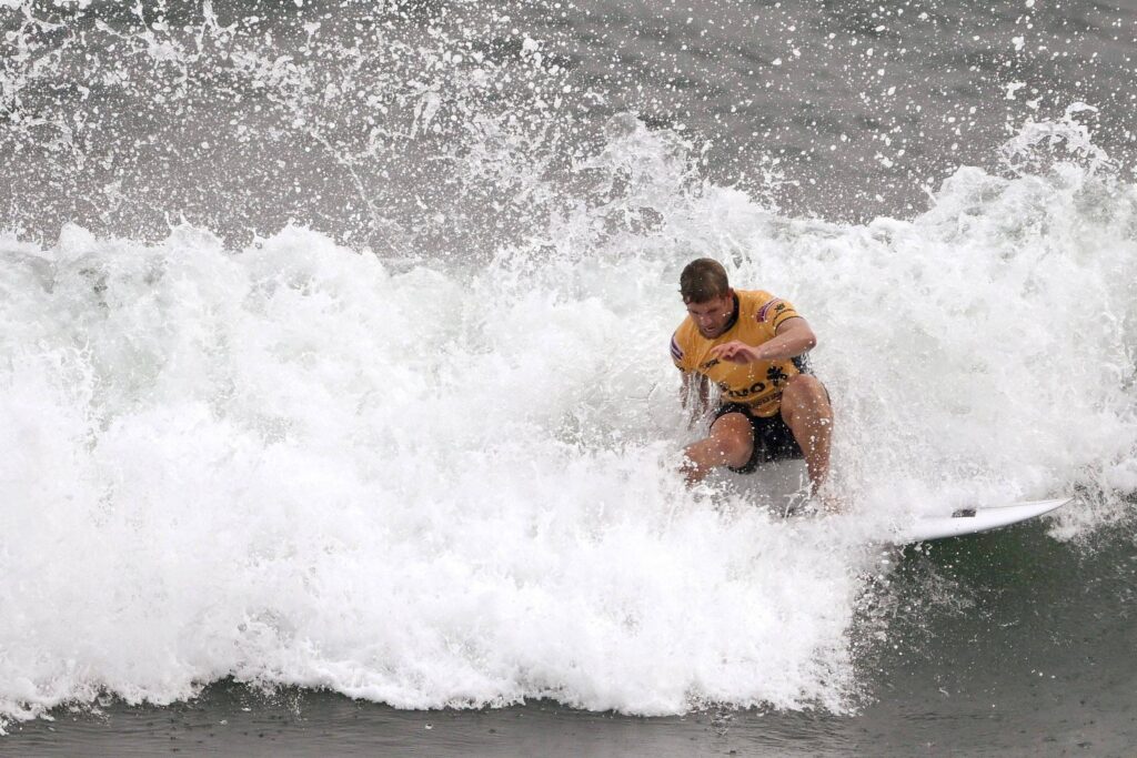 john-john-bate-italo,-e-campeao-do-mundo-e-quebra-sequencia-do-brasil-no-surfe