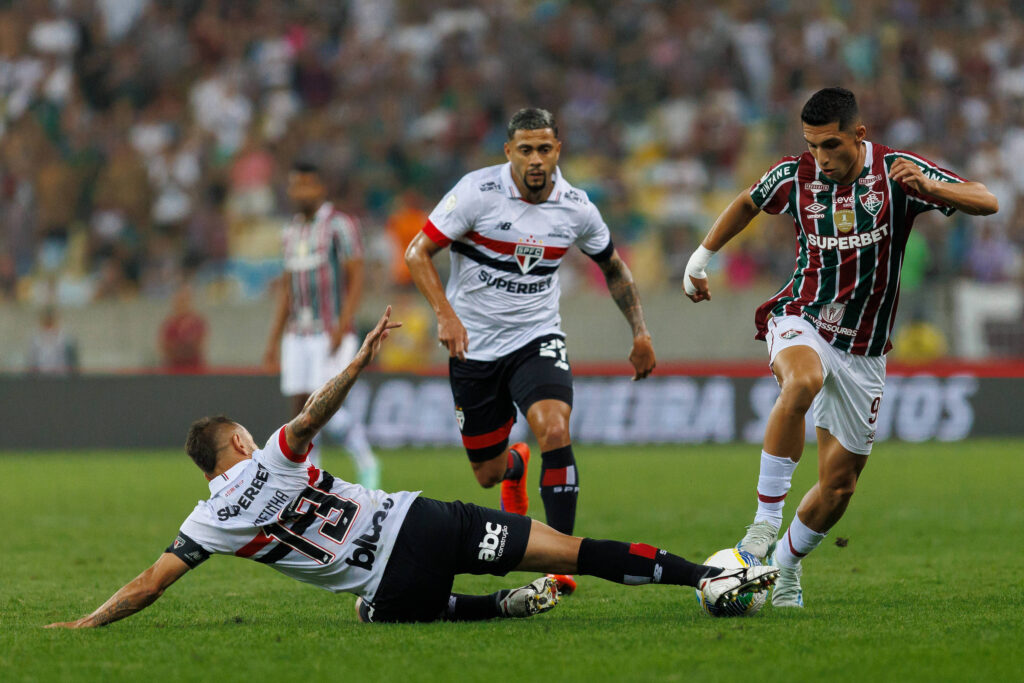 sao-paulo-aciona-tribunal-para-anular-jogo-contra-fluminense-por-confusao-no-var