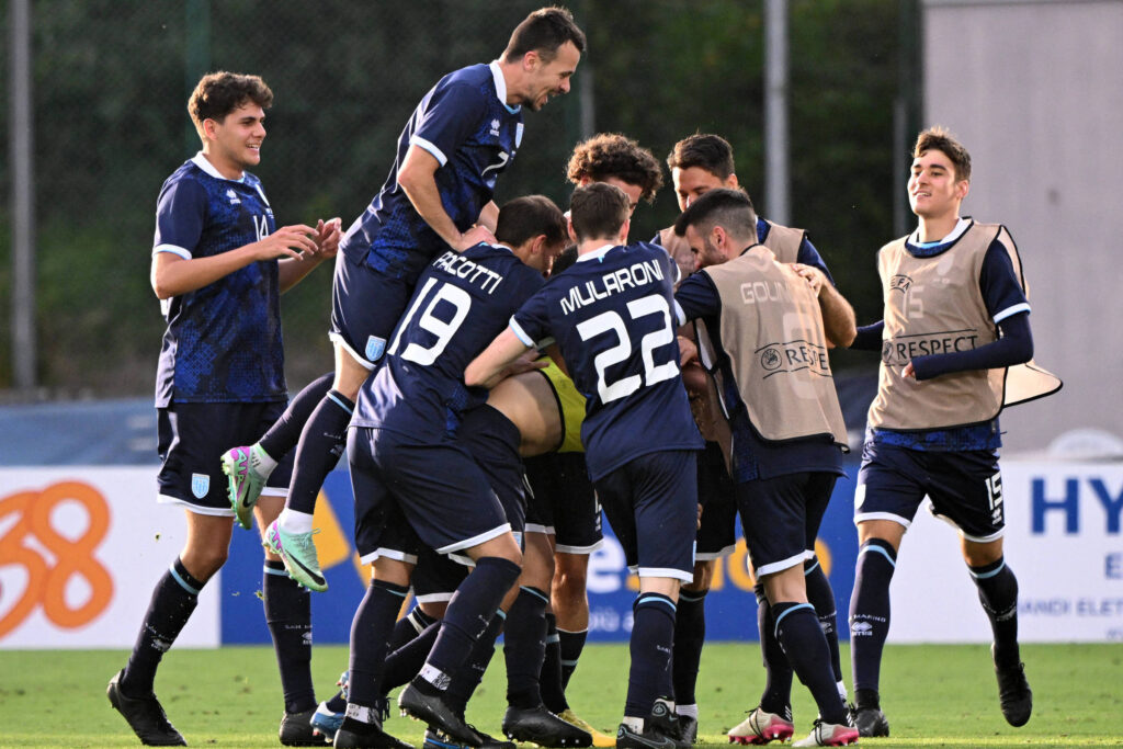 jogador-de-19-anos-da-a-pior-selecao-do-mundo-sua-1a-vitoria-em-20-anos