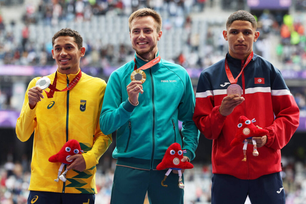 brasil-sobe-ao-podio-no-atletismo-e-no-halterofilismo-no-7o-dia-das-paralimpiadas