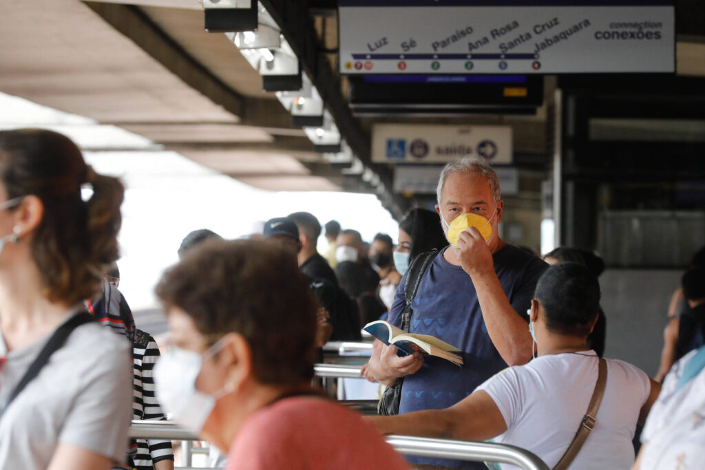 casos-de-covid-avancam-em-quatro-estados-e-no-df,-aponta-boletim-infogripe