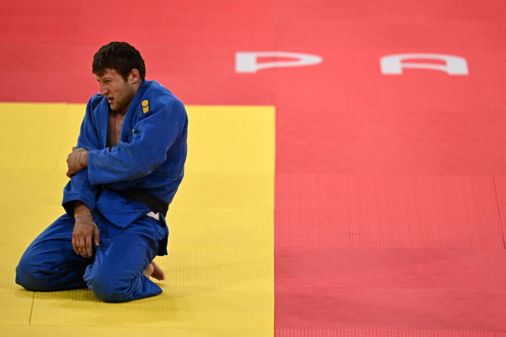 judoca-servio-e-suspenso-por-5-meses-por-fazer-sinal-da-cruz-antes-de-luta-em-paris-2024