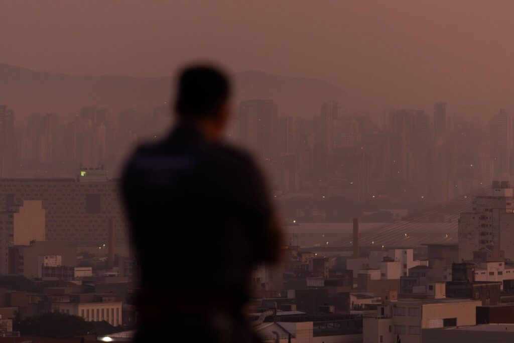 ao-menos-40%-dizem-que-tiveram-a-saude-muito-afetada-por-queimadas-em-bh-e-sao-paulo,-aponta-datafolha