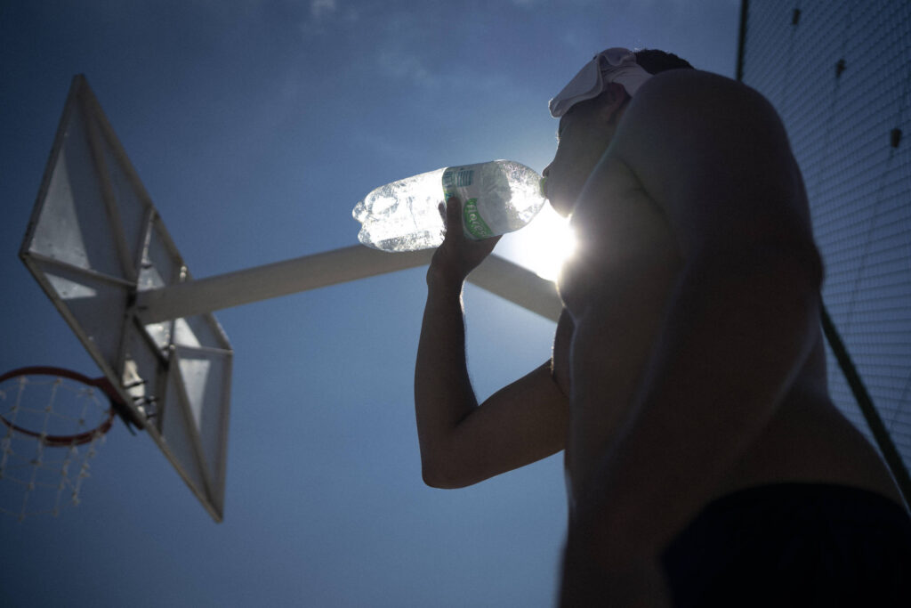 agua-sem-gas-e-melhor-do-que-a-gaseificada?-veja-o-que-dizem-especialistas