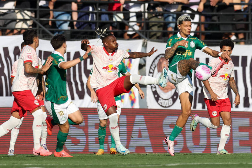 palmeiras-empata-com-red-bull-bragantino-e-deixa-botafogo-se-afastar