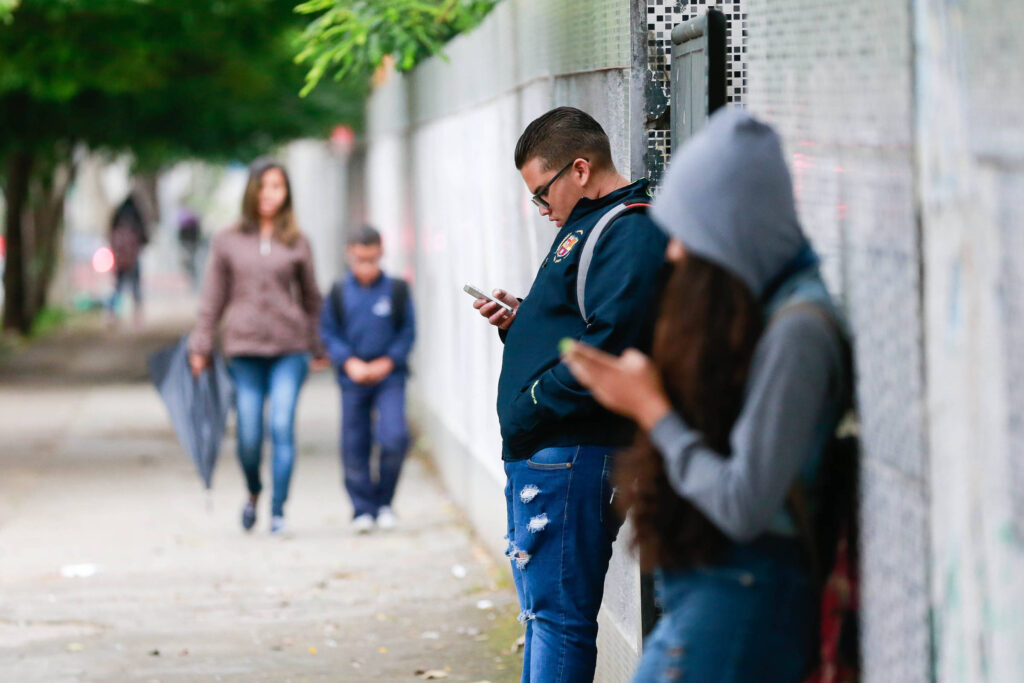 redes-sociais-estao-ligadas-a-ansiedade-e-depressao-em-adolescentes,-diz-estudo-de-oxford