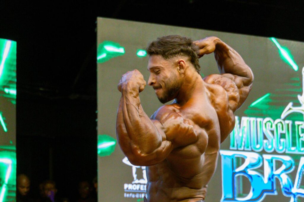 ramon-dino-vence-etapa-nacional-e-se-classifica-para-mr-olympia-2025