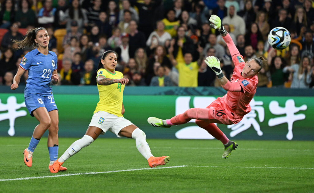 me-too-brasil-lanca-campanha-para-combater-o-assedio-contra-mulheres-no-futebol