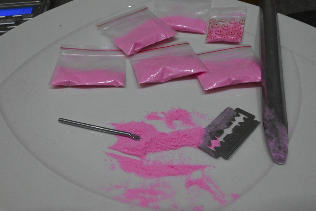 entenda-o-que-e-a-cocaina-rosa,-mistura-de-cetamina-com-ecstasy,-metanfetamina-e-outras-drogas