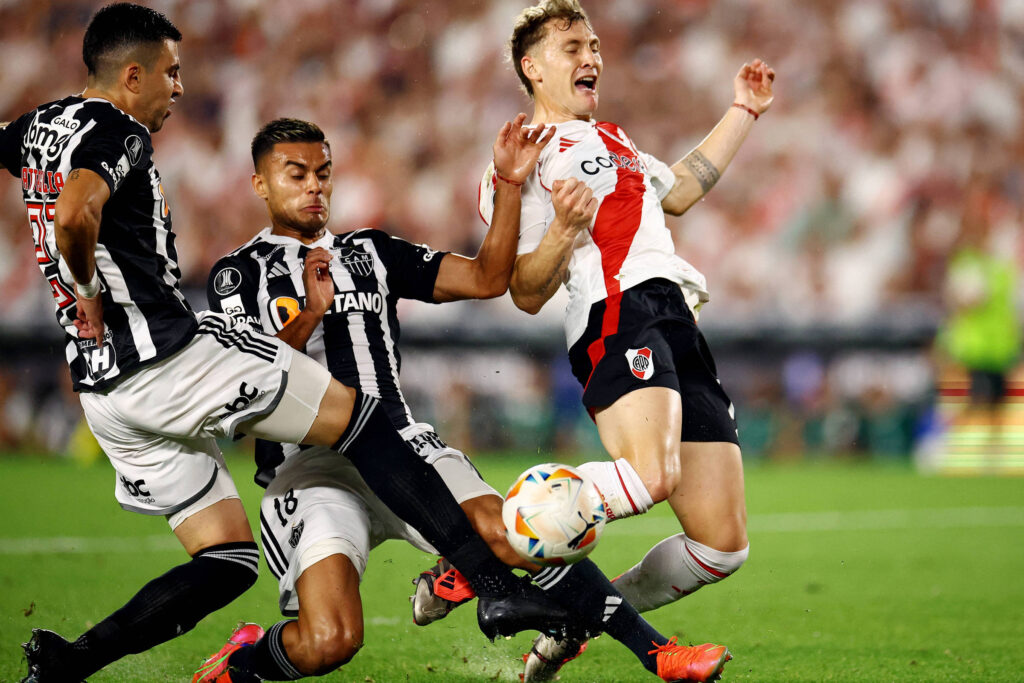 atletico-mineiro-supera-clima-de-inseguranca-na-argentina-e-avanca-a-final-da-libertadores