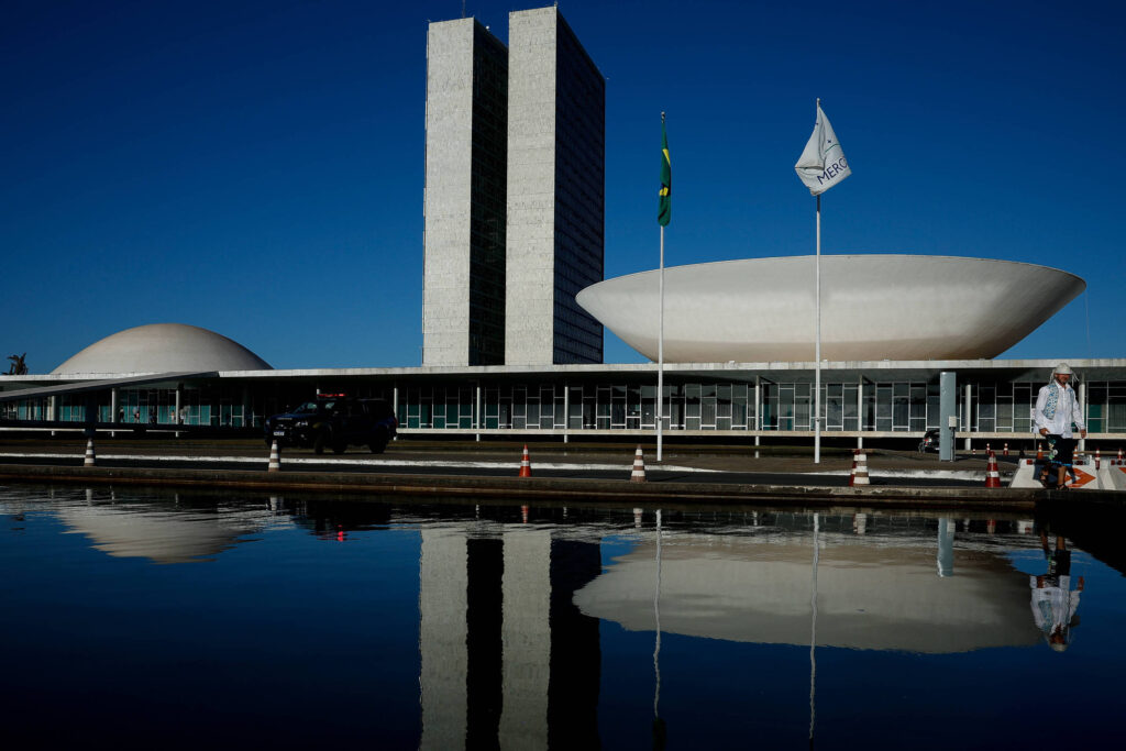 deputados-da-esquerda-conseguem-adiar-votacao-de-pec-que-proibe-aborto