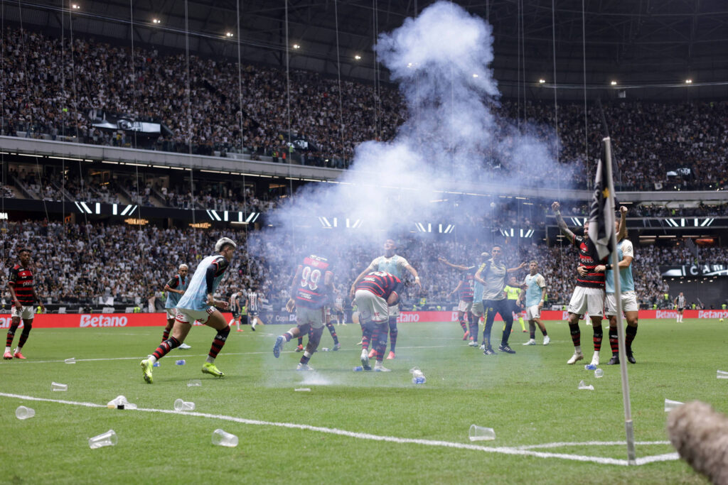 suspeito-de-lancar-bomba-que-feriu-fotografo-em-final-da-copa-do-brasil-e-preso